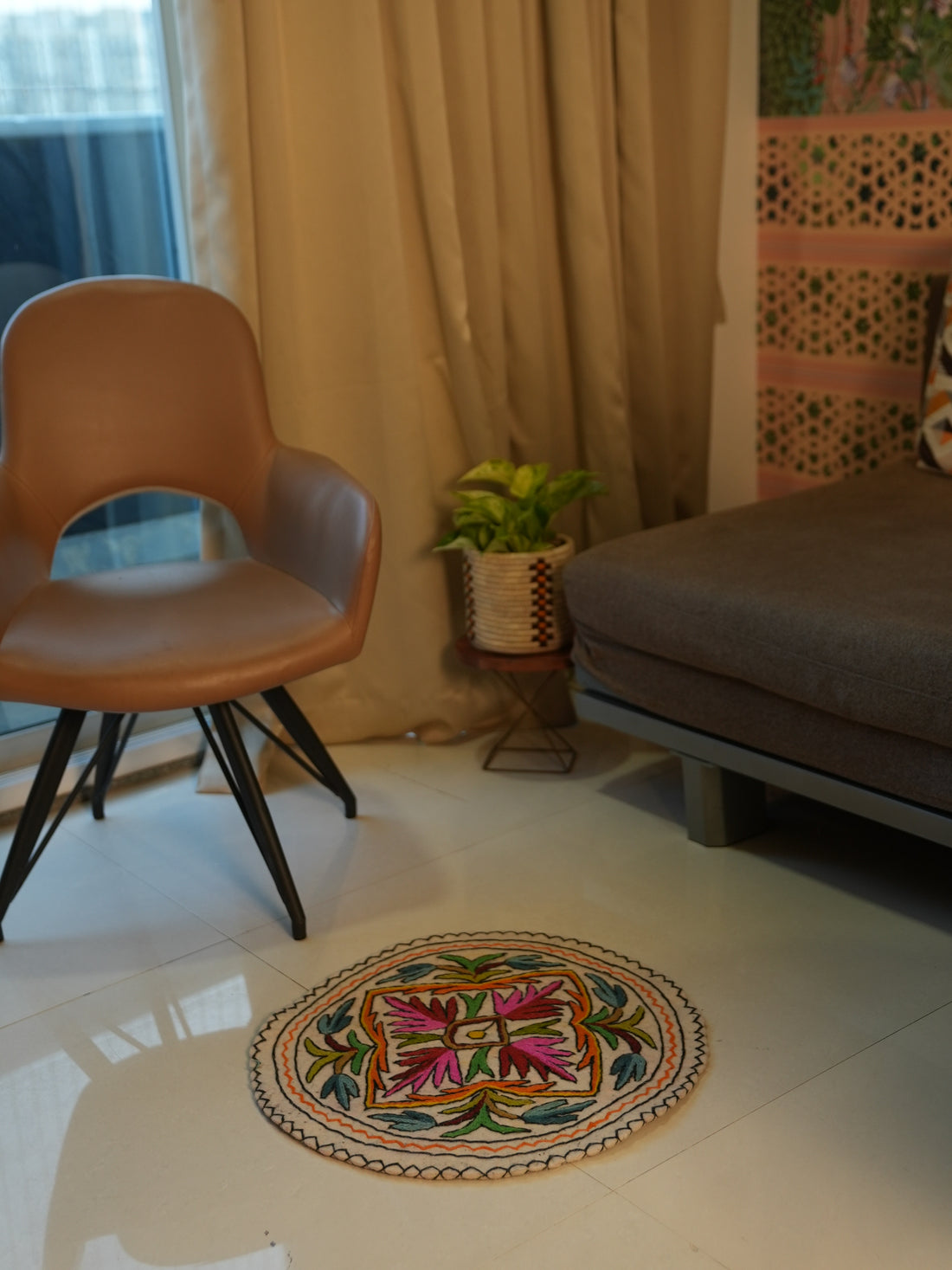 Petal cascade- Round Rug