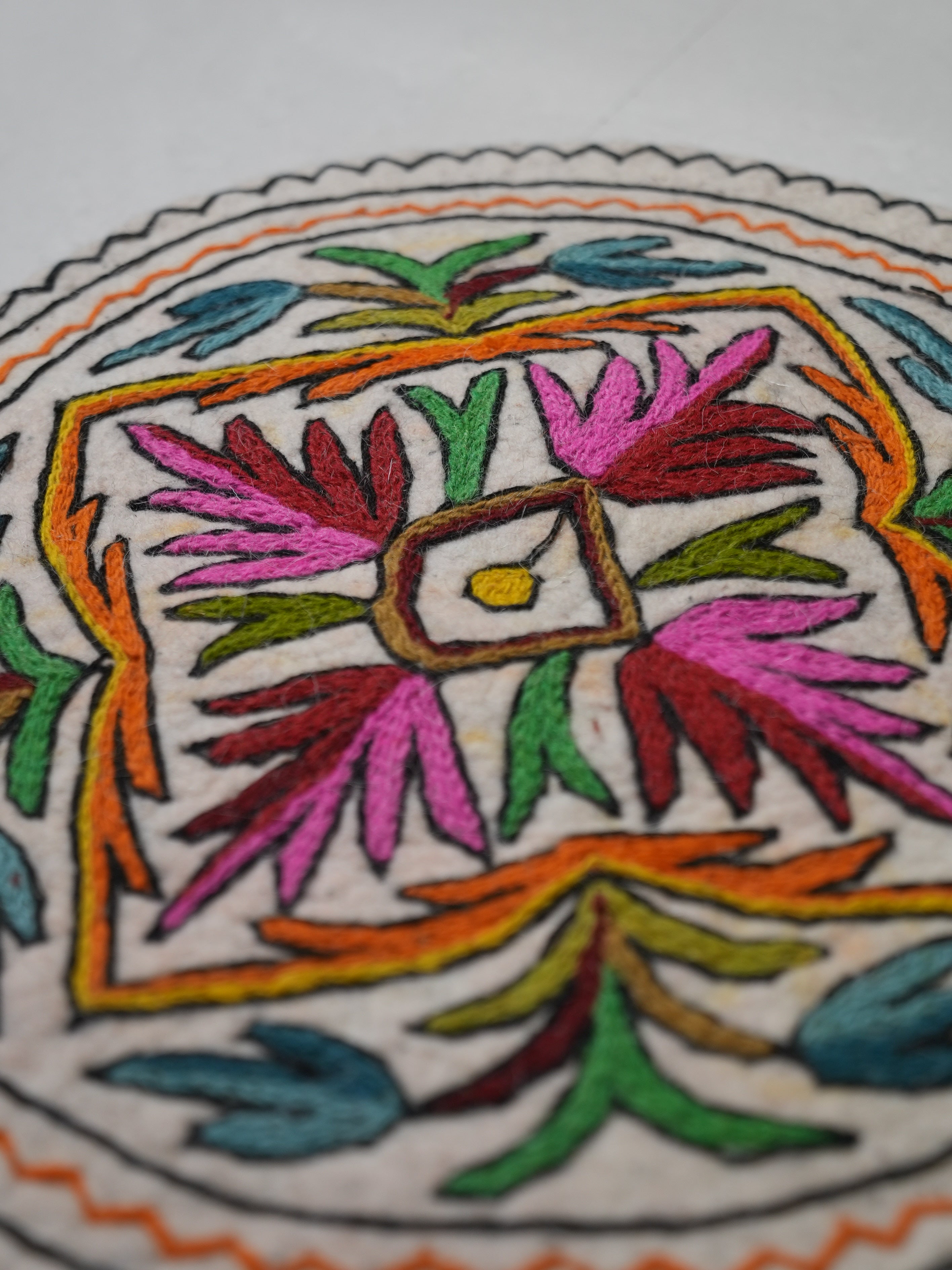 Petal cascade- Round Rug