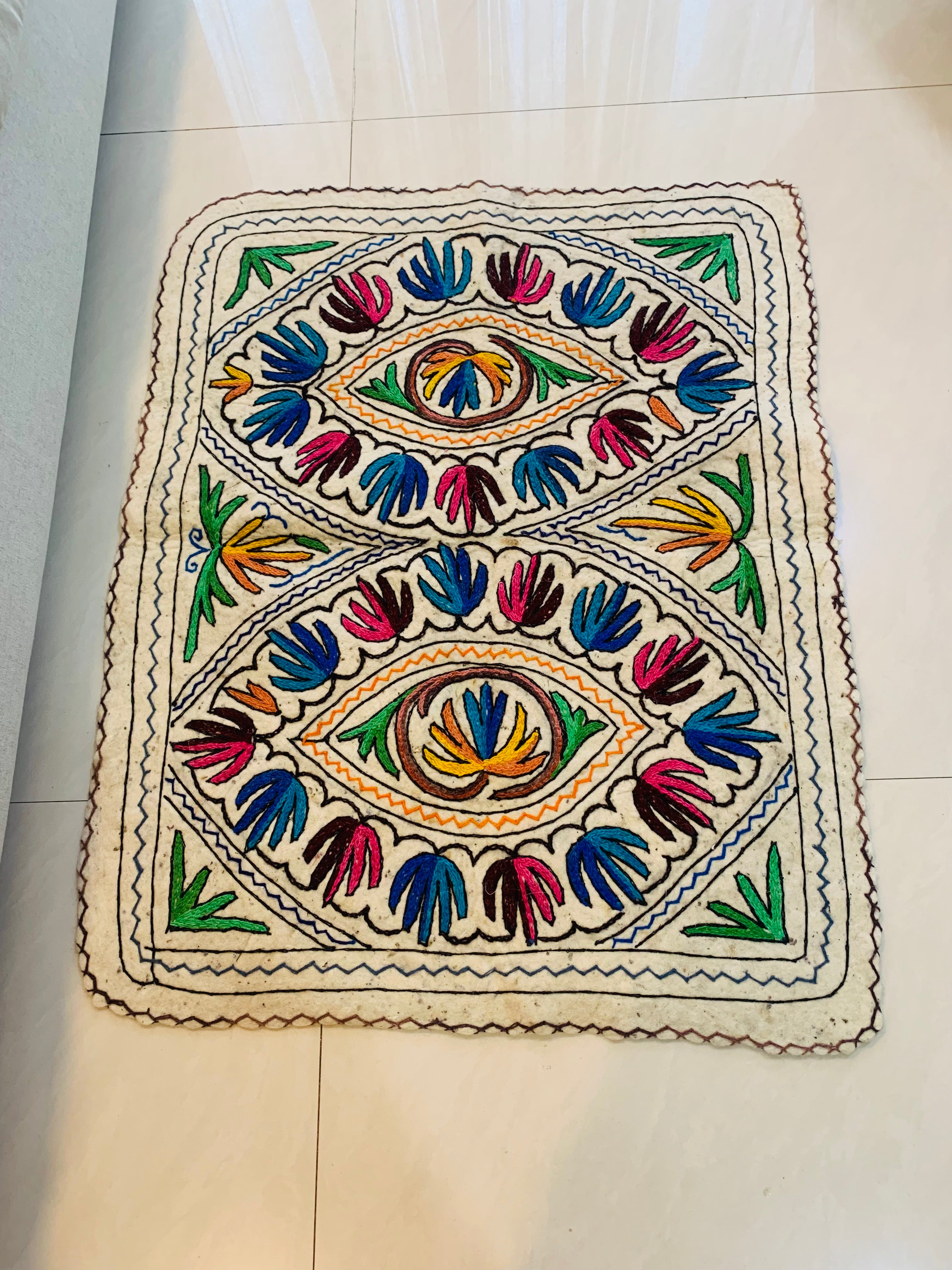 Living Room Rug - Chinar Gaze