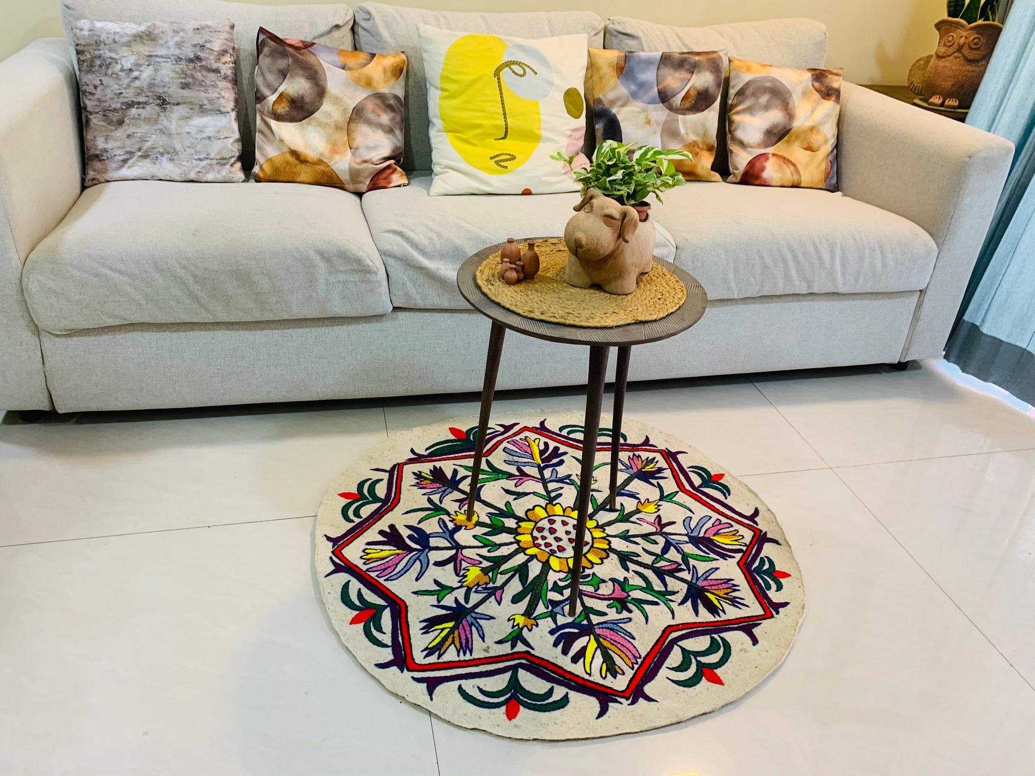 LIVING ROOM ROUND RUG
