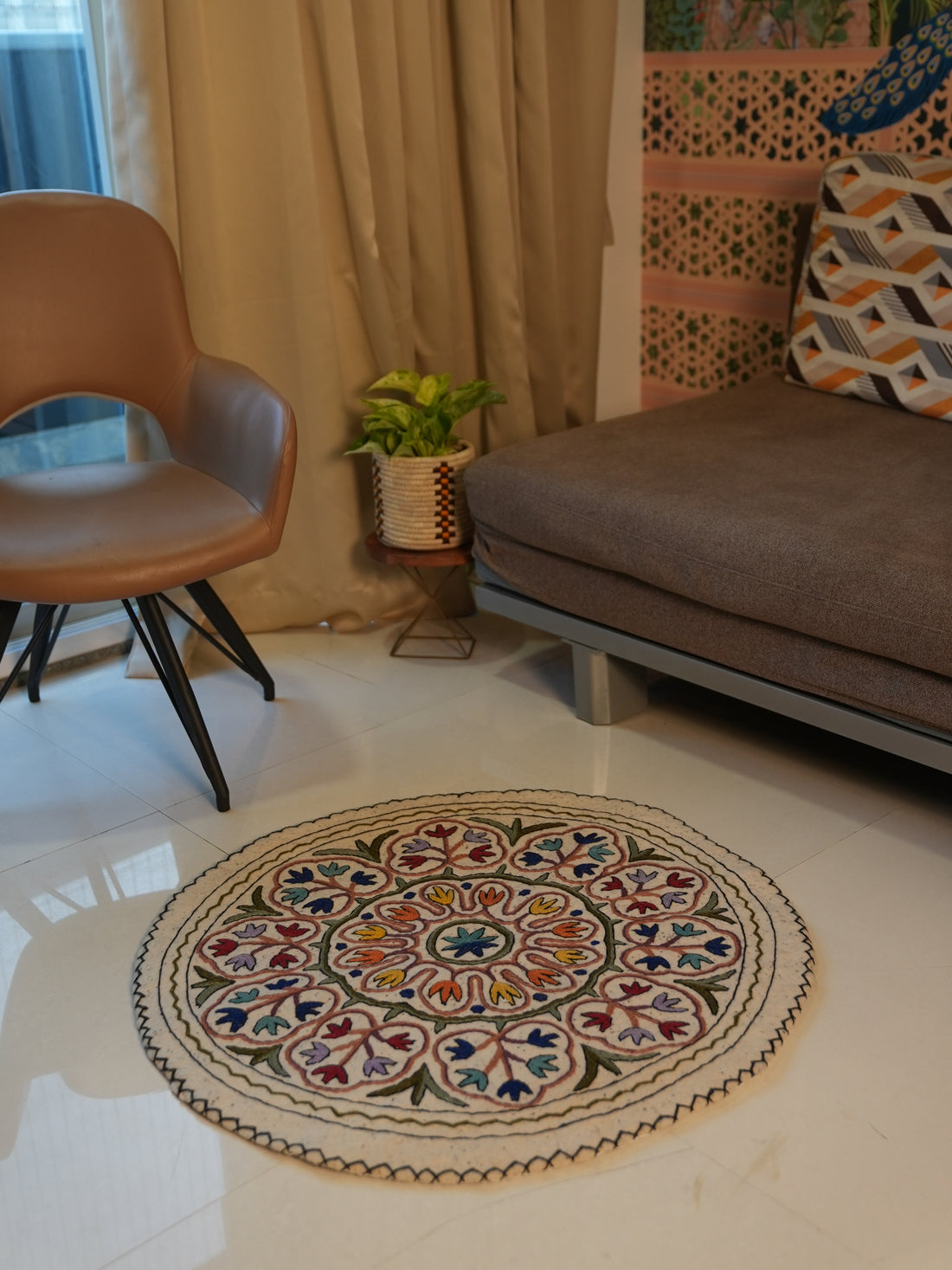 Aangan Petals- Round Rug