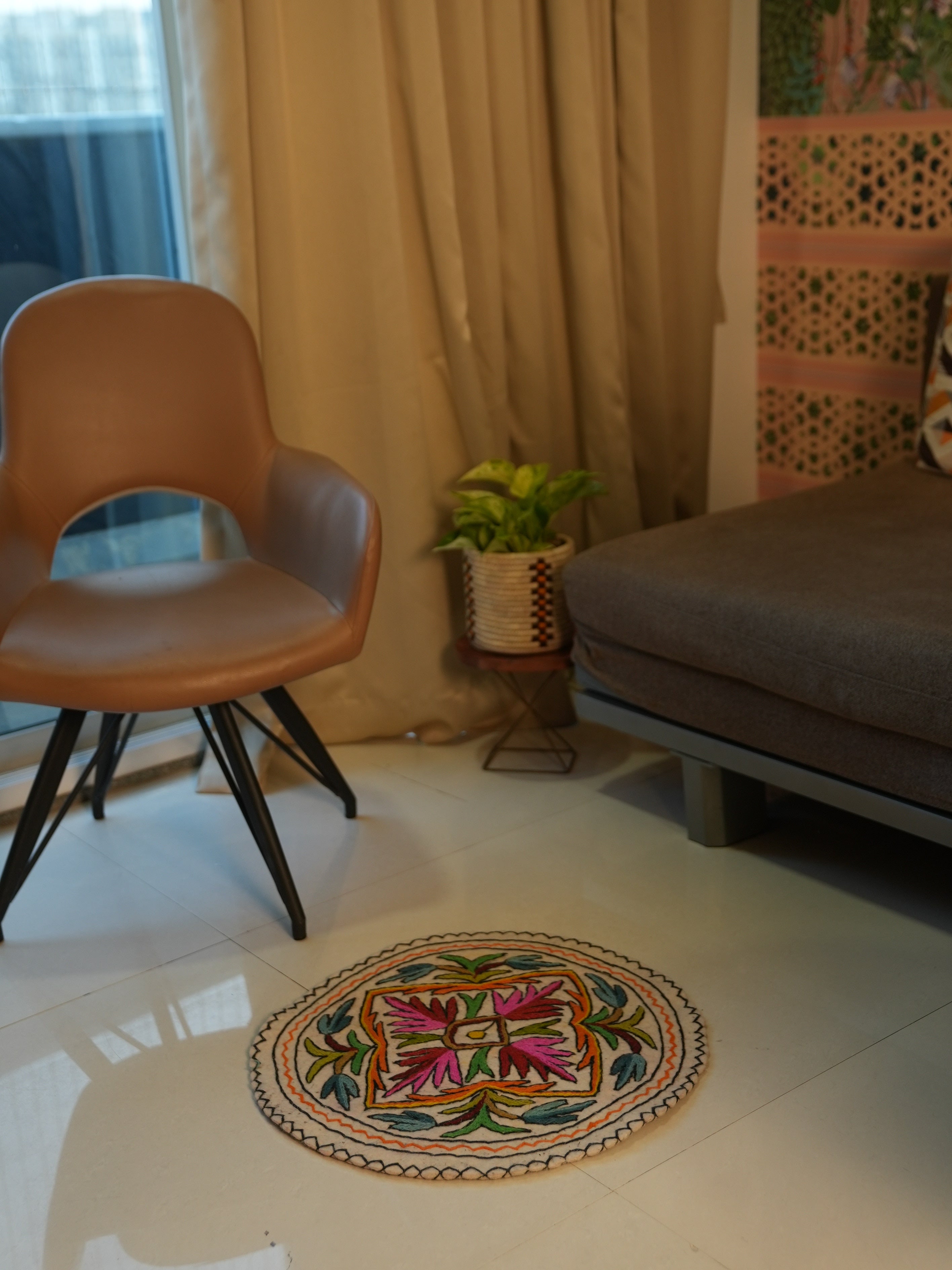 Petal cascade- Round Rug